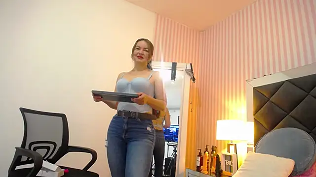 ViictoriaJones  online show from 15, 12, 2025