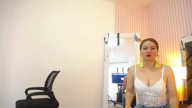 ViictoriaJones  online show from 18, 12, 2025