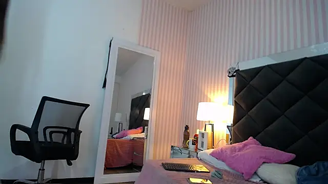 Snapshot of ViictoriaJones_ chatting on 18, 10, 2025 ViictoriaJones online show from 18, 10, 2025