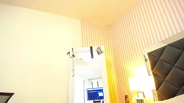 Snapshot of ViictoriaJones_ chatting on 1, 12, 2025 ViictoriaJones online show from 1, 12, 2025