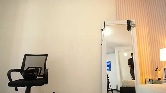 Snapshot of ViictoriaJones_ chatting on 12, 11, 2025 ViictoriaJones online show from 12, 11, 2025