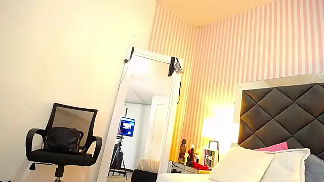 Snapshot of ViictoriaJones_ chatting on 19, 11, 2025 ViictoriaJones online show from 19, 11, 2025