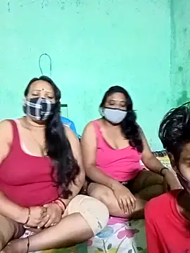 LoveOnStream online show from 4, 11, 2025