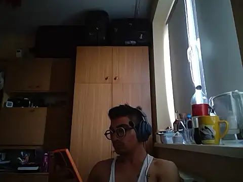 Lokomo32 online show from 17, 5, 2026