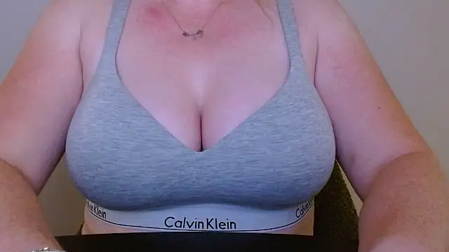 Esmee-Xxx online show from 4, 10, 2025