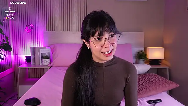 aprilqueenie online show from 30, 5, 2026