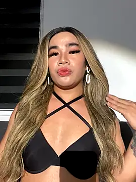 Malia Nicole online show from 13, 10, 2025