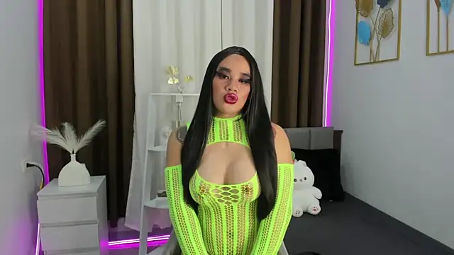 Malia Nicole online show from 23, 9, 2025