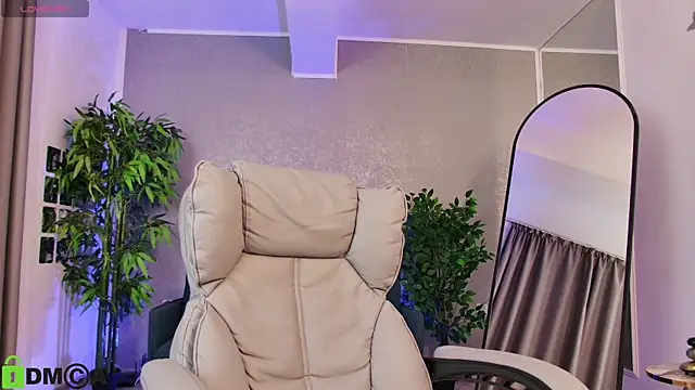 MilaHoneyy online show from 19, 6, 2026