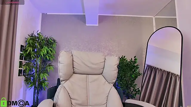 MilaHoneyy online show from 20, 6, 2026