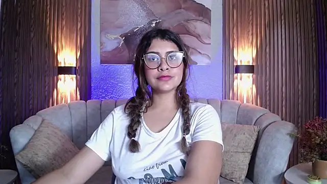 CurlyDani online show from 17, 4, 2026