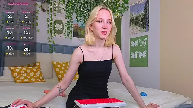 EmmaNovak online show from 10, 10, 2025