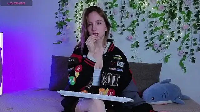 EmmaNovak online show from 26, 4, 2026