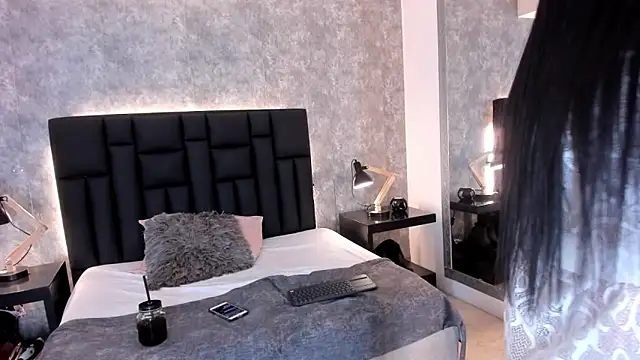 crystaldarliing online show from 9, 9, 2025