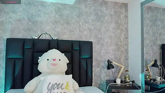 crystaldarliing online show from 25, 5, 2026