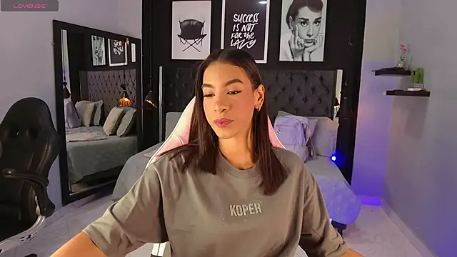 kitty collins  online show from 14, 12, 2025