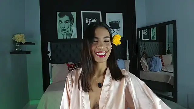 kitty collins  online show from 24, 11, 2025