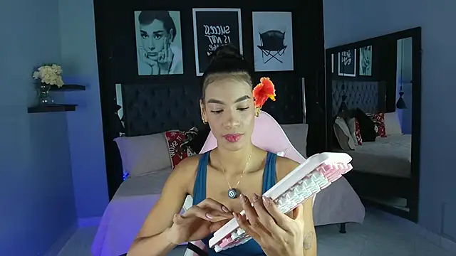 kitty collins  online show from 23, 11, 2025