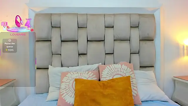 ValerieSoto online show from 25, 9, 2025