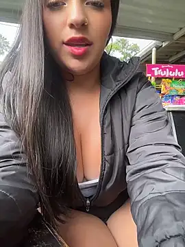 Isaa-Sweet online show from 16, 4, 2026