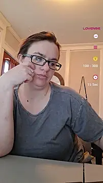 queenpeaches121 online show from 2, 4, 2026