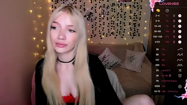 AnyaTaylor  online show from 18, 11, 2025