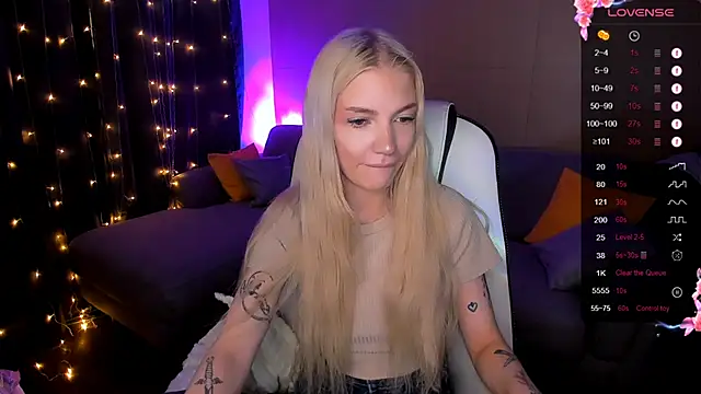 AnyaTaylor  online show from 21, 11, 2025