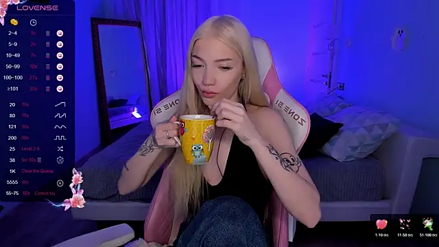 AnyaTaylor  online show from 30, 11, 2025