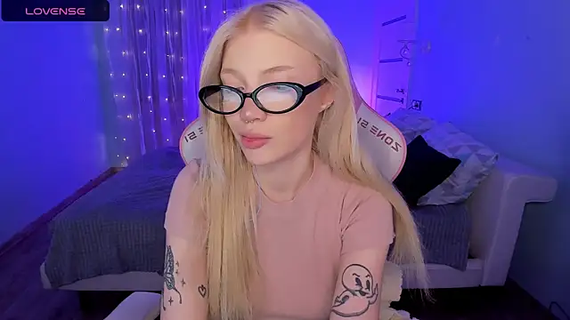 AnyaTaylor  online show from 7, 2, 2026