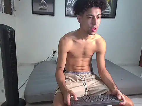 Dollarhot30 online show from 30, 10, 2025