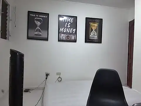 Dollarhot30 online show from 19, 9, 2025