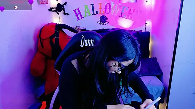 Snapshot of MiaVelvetDoll chatting on 23, 10, 2025 MiaVelvetDoll online show from 23, 10, 2025