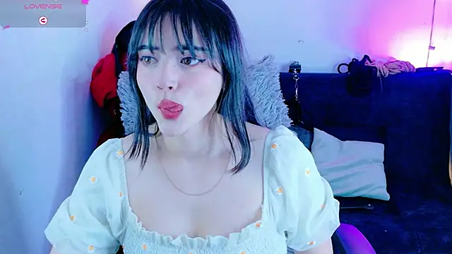 Snapshot of MiaVelvetDoll chatting on 10, 11, 2025 MiaVelvetDoll online show from 10, 11, 2025