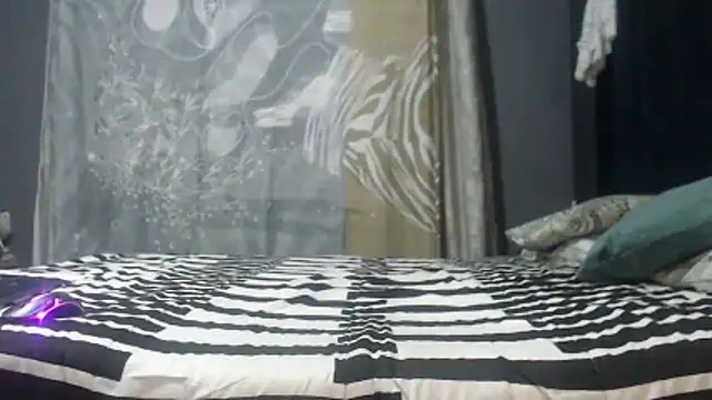 SEXYHUGEASS21 online show from 19, 4, 2026