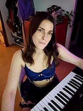 BelleFelicitas online show from 28, 11, 2025