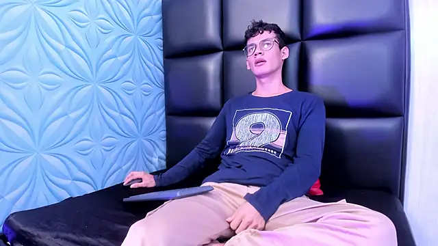 LittleMax23 online show from 10, 9, 2025