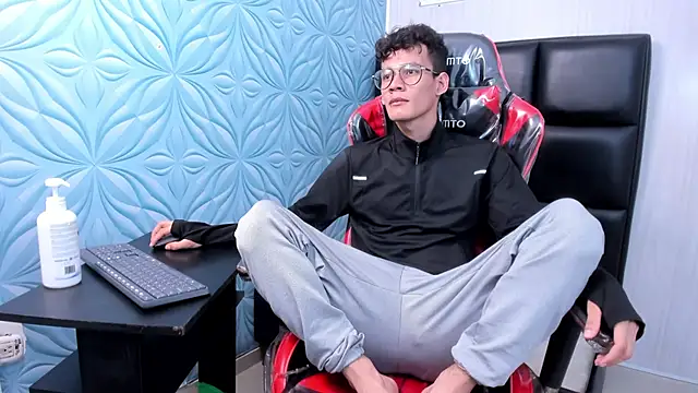 LittleMax23 online show from 11, 11, 2025