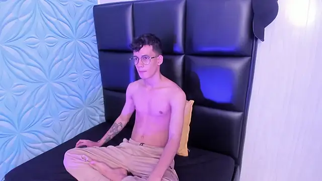 LittleMax23 online show from 1, 10, 2025