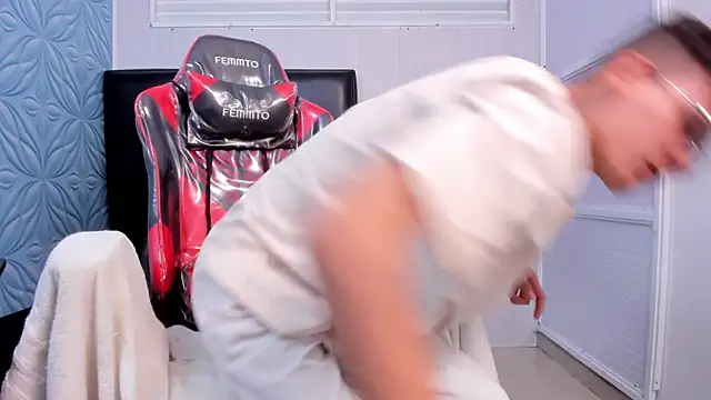 LittleMax23 online show from 1, 11, 2025