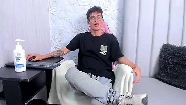 LittleMax23 online show from 26, 11, 2025