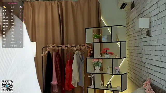 LorinaMaffitt online show from 12, 9, 2025