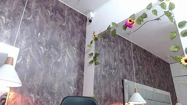 merlyaluna online show from 6, 4, 2026