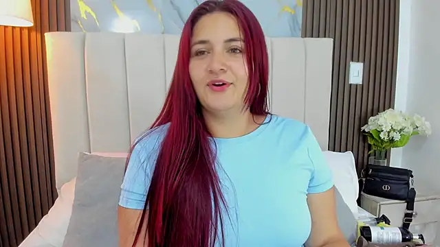 Snapshot of Victoria_Guzman chatting on 8, 7, 2026 Victoria Guzman online show from 8, 7, 2026
