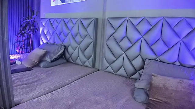 Kitty Dollyy online show from 11, 11, 2025