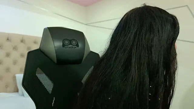 Snapshot of ChannelWhite_ chatting on 5, 2, 2026 ChannelWhite online show from 5, 2, 2026