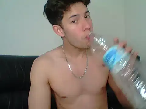 Maxtaylor18 online show from 13, 11, 2025