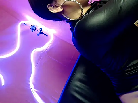 Snapshot of pretty_lassy chatting on 18, 12, 2025 pretty lassy online show from 18, 12, 2025