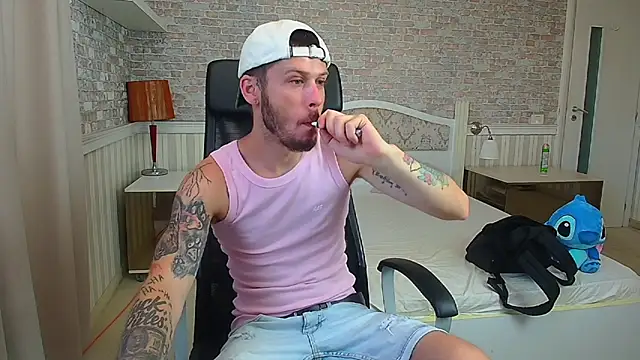 Snapshot of JonahShaw chatting on 19, 7, 2026 JonahShaw online show from 19, 7, 2026