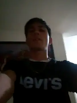 LUISSLEONN0958 online show from 23, 11, 2025