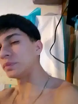 LUISSLEONN0958 online show from 24, 9, 2025